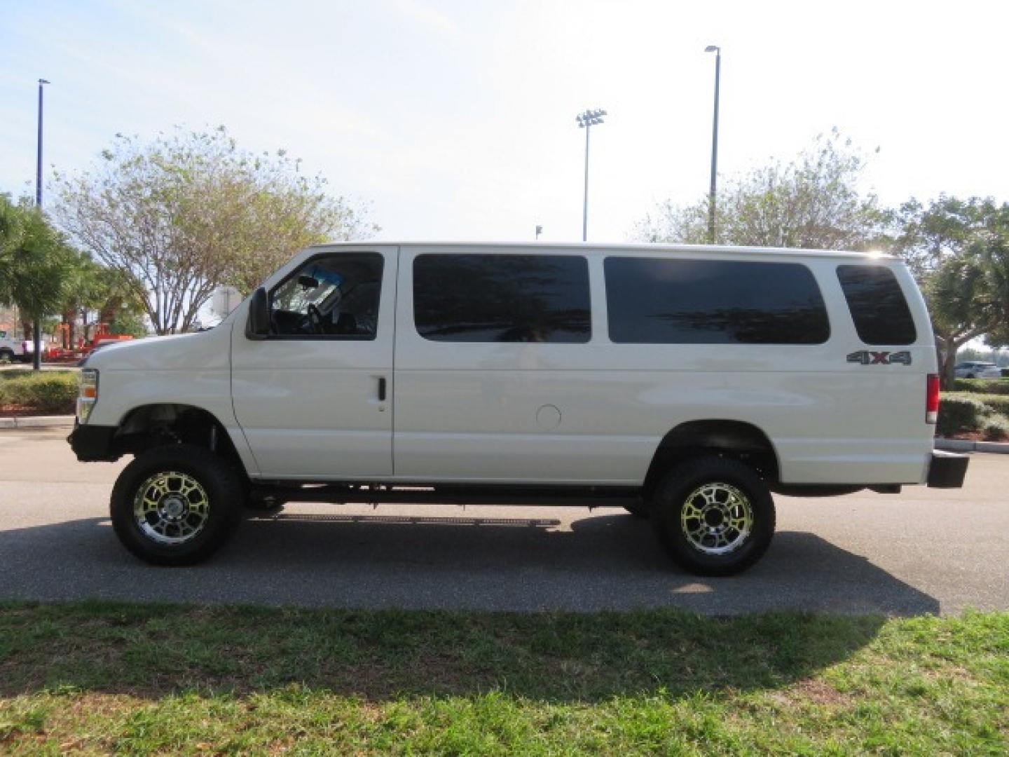 2014 White /GRAY Ford E-Series Wagon XLT (1FBSS3BL6ED) , AUTOMATIC transmission, located at 4301 Oak Circle #19, Boca Raton, FL, 33431, (954) 561-2499, 26.388861, -80.084038 - Photo#13